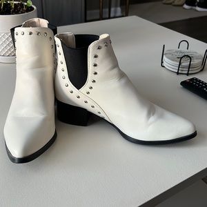 Jeannine Chelsea Ankle Boot